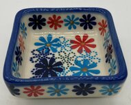 Petit four vierkant bakje gekleurde bloem