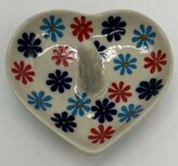 Ringenbakje blauwe en rode bloemen