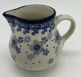 Melkkan licht blauwe bloem