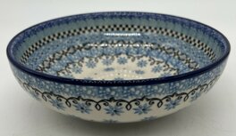 Lage schaal licht blauwe bloem