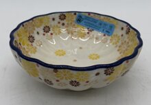 Gewelfde kom geel bloemetje