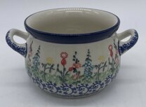 Soepkom met oortjes gekleurde wilde bloemen